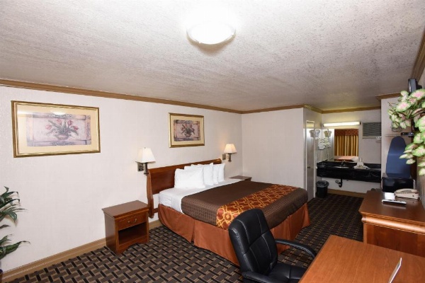 Best Budget Inn Anaheim image 17